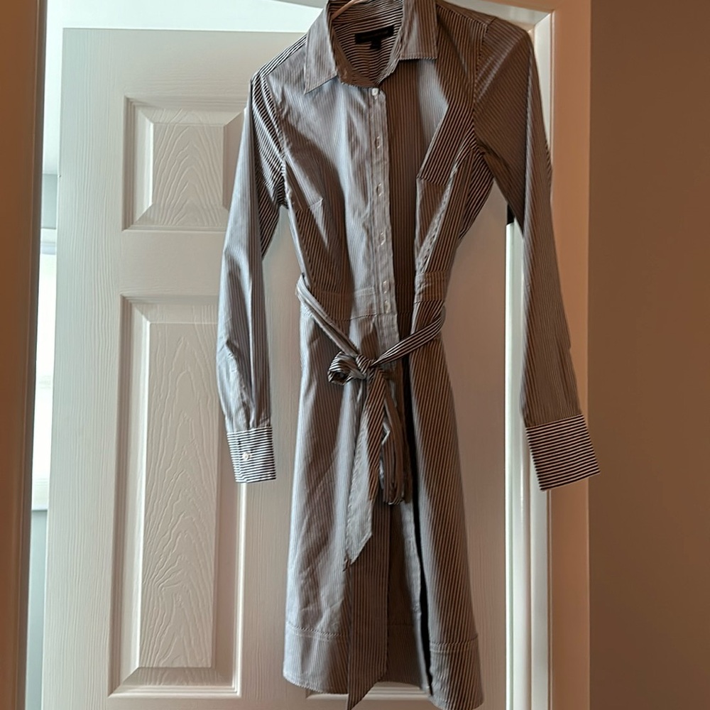 Banana republic tie waist shirt dress, size 2, blue stripe print.